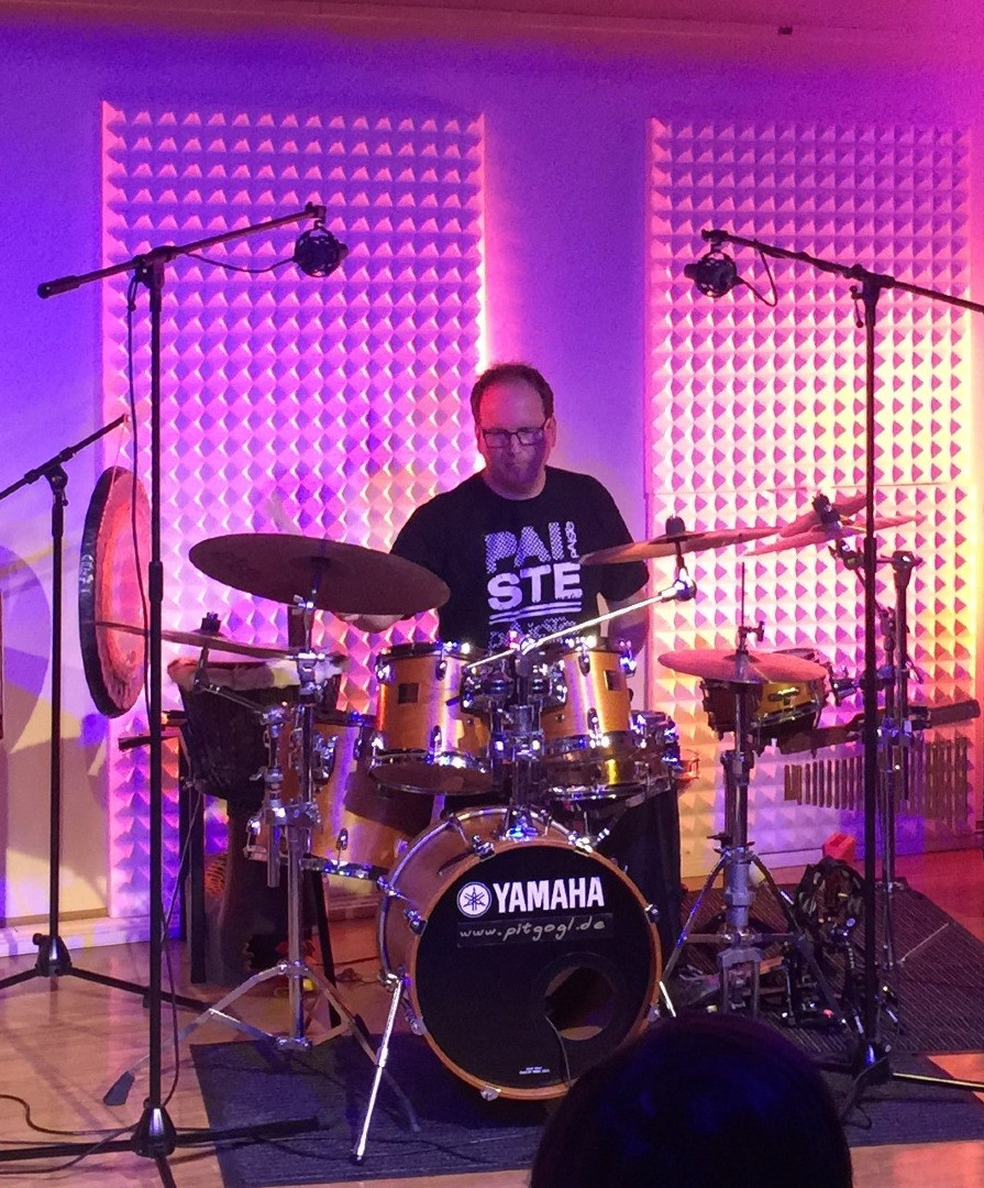 Pit Gogl Live 3.jpg